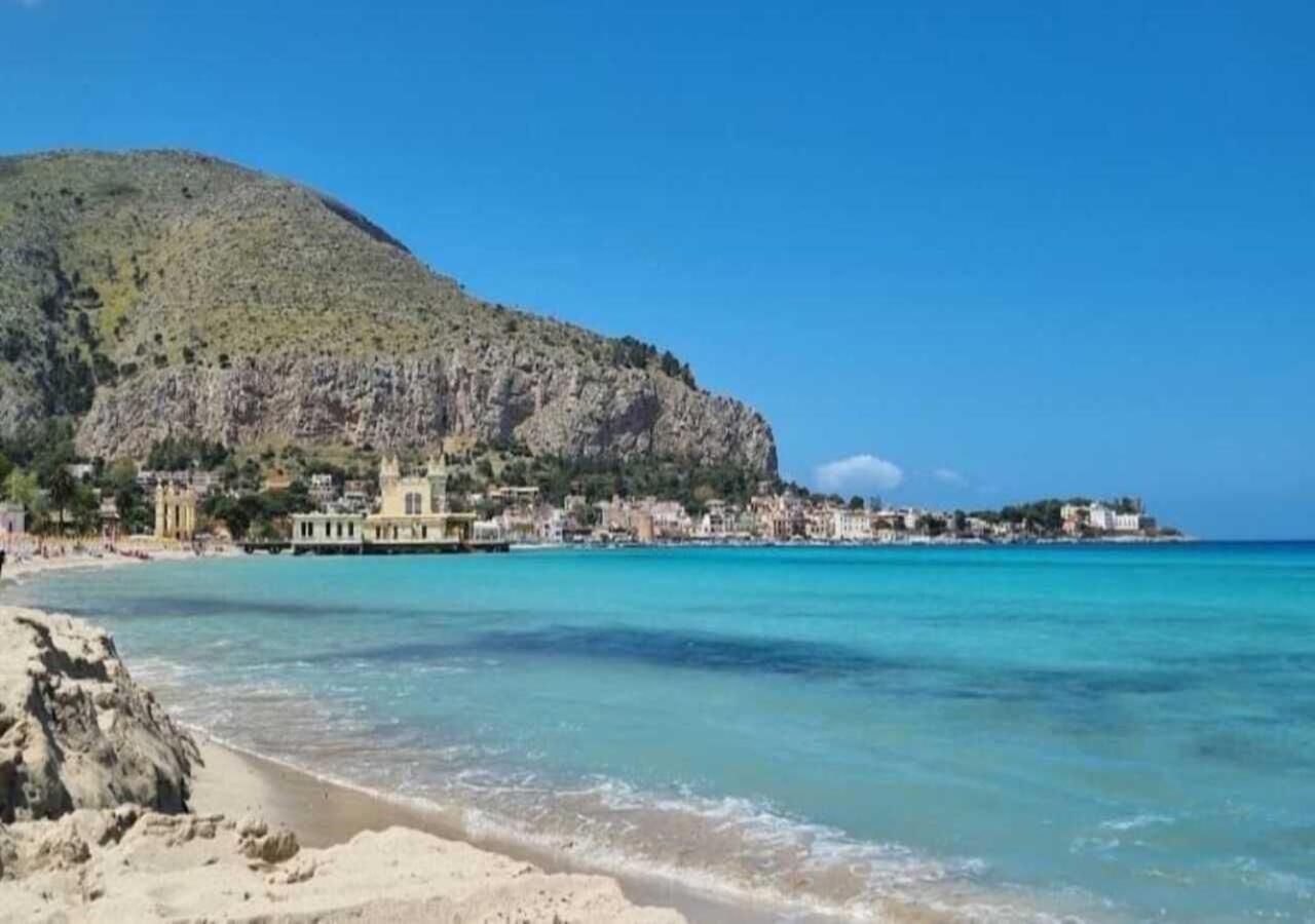 Casa Vacanza A 11 Km Dall'Aeroporto Di Palermo カリーニ エクステリア 写真